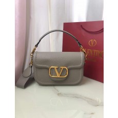 발렌티노 24ss Alltime 레더 숄더 백 23.5*18*8cm